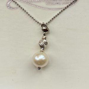 NWT Cultured freshwater pearl necklace, 18” length